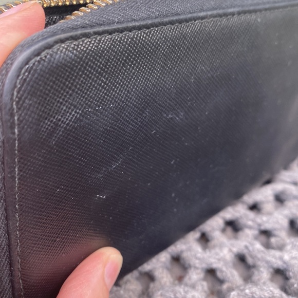 PRADA NERO SAFFIANO LUX WALLET LEATHER IN GOOD CONDITION. ONLY A COUPLE SCUFFS - Picture 16 of 16